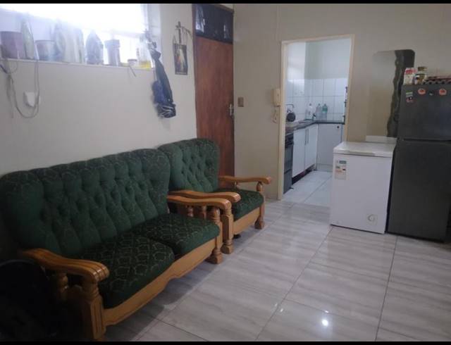 2 BEDROOM APARTMENT FOR SALE IN ESSENWOOD